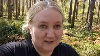 Ехала- не доехала,/ ягод нет, собираю грибы/ шлёпнулась в лужу/ спасли мусорные пакеты