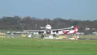Touch and Go (aborted landing) of EasyJet A319 G-EZIW due to strong crosswind at Hamburg Airport