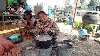 แม่ป้ากินแกงหน่อไม้กับสาวพร