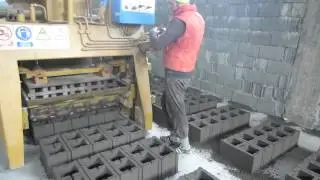 Boltari facuti cu vibropresa semi automata: UTILAJ DE VANZARE