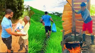 JUAN RECIBE VISITA EN SU NUEVA COCINA Y LLEVAMOS AYUDAS AL CAMPO.VIVIENDO LA VIDA DEL CAMPO 