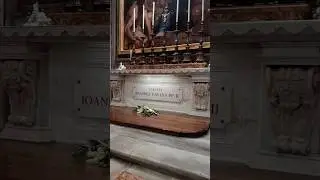 Tombs of 4 Popes. #popefrancis #popejohnpaulii #popebenedict #pope #Italy #vatican #trending