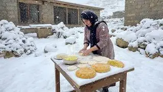 Mountain Girl Cooks Giant Potato Pies in Extreme Cold and Snow
