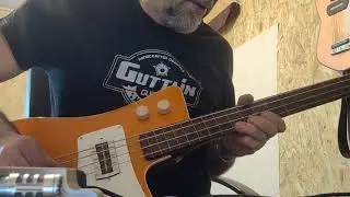 Fretless Guttlin Helectrix Shortscale bass - first sounds