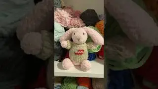 Crocheting a sweater for crochet bunny