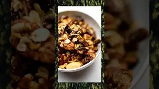 Granola 🌱 | Easy Plant-Based Breakfast #GranolaRecipe #PlantBasedBreakfast #EasyVegan