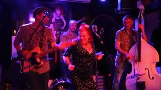 Liz Young and the Black Slacks: Nice girls play ball@ Cafe Clouso in Meppel.