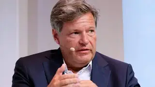 Er wird Moderator an Berliner Theater