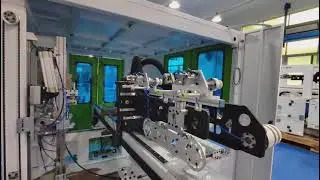 The New IML Robot for 2 Cavities 1L Bucket with Handle Assembly is Finishing