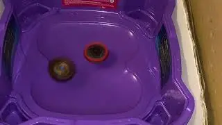 Beyblade Burst Surge Demise Devolos D6 VS Cyclone Red Roktavor R7