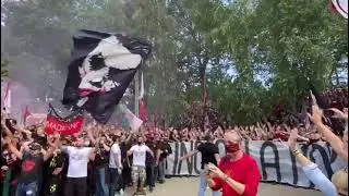 La Curva Sud Milano carica i ragazzi a Milanello