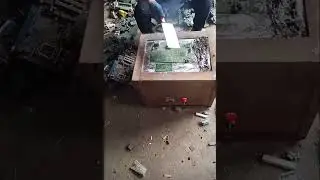 Extracting gold and precious metals from old electronics, old fashion way😳