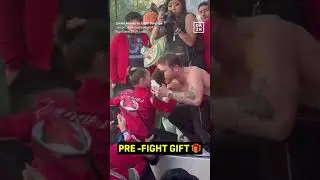 Canelo's daughter gifts him before fight 🥺  #boxing #dazn #canelo #daznboxing #caneloberlanga
