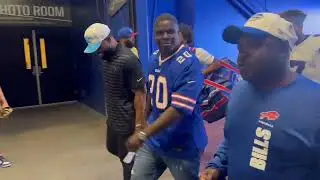Frank Gore Sr. wears No. 20 to support his son on Bills roster