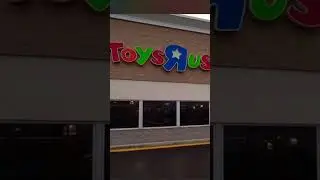 Toys &ldquo;R&rdquo; Us getting demolished in Gurnee, IL #toysrus #abandoned #babiesrus #demolition #retail