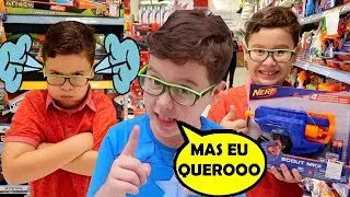TIPOS DE CRIANÇAS COMPRANDO BRINQUEDOS - PRESENTE