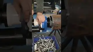 Portable pipe beveling machine