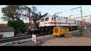 !!! MEGA OFFLINK !!! 22106 Indrayani Superfast Express led by LALLAGUDA (LGD) WAP-7 #30603