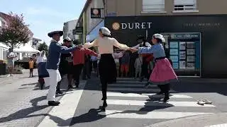 Une Maraîchine dans les rues de Challans
