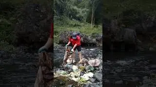 kẻ nhật r&aacute;c thải tr&ecirc;n s&ocirc;ng bvmt
