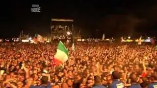 Arctic Monkeys - Perhaps Vampires Is A Bit Strong But... [live at Reading Festival 2006]