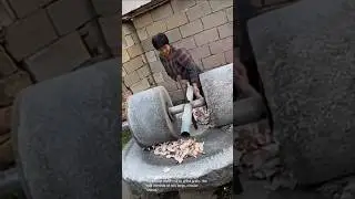 Traditional grain grinder: manual grain grinding process