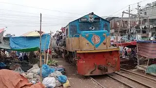 Up Chattola Express Skipping Bou Bajar || Dhaka To Chittagong Train || চট্টলা এক্সপ্রেস 