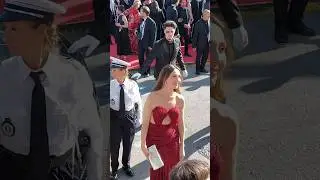 Elsa Zylberstein fait sensation &agrave; Cannes 2024 dans une robe rouge audacieuse