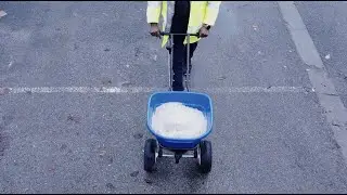 Winter Xtreme 30Kg Salt Spreader from Seton