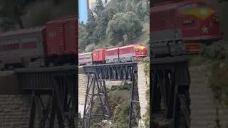 The MKT texas special crosses the mountainside bridge #model #fun #mkt #train #samra #texas #diesel