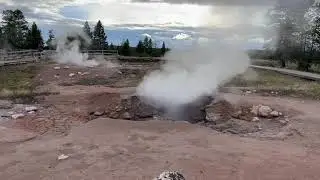 Yellowstone Park  Day 1 - Red Spouter - 2 Oct 2022