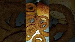 🇮🇹🦅🇮🇹🗽Italian Style😋Calzone with Onion rings 🧅for Dinner tonight Remember to Like👍and 👁️ Subscribe.🌎