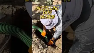 Unclogging a sewer line with vacuum #shorts