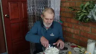 Игорь расстроился. Хотел приготовить сырники, но... Не делайте так! Жизнь станичная на пенсии. 