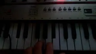 Мистер дудец на пианино!