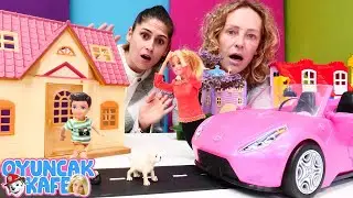 Olamaz! Barbie, arabasıyla çocuğa mı çarptı? Oyuncak Kafe Videoları.