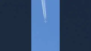 Ан-12 на эшелоне с инверсионным следом