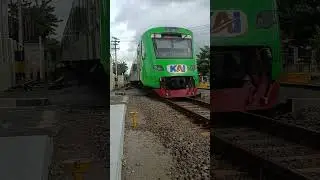 KA Bandara masuk stasiun Wates, Kulon Progo #keretaapiindonesia #kabandara #stasiunwates #shorts