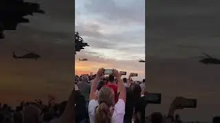 İzmir'de harmandalı zeybek efe oynayan helikopterler