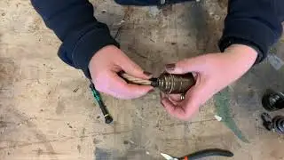 How to replace a damaged brass E27 lamp holder.
