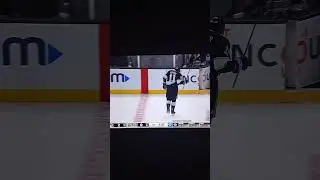 Anze Kopitar Loses A Skate Blade....Referee Gives It Back! #nhl #hockey #lakings #penguins
