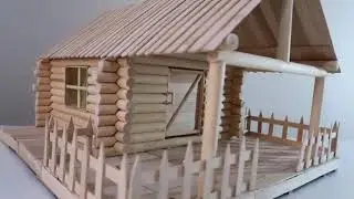 Verwenden Sie kleines Holz, um ein sehr sch&ouml;nes Mini-Haus zu bauen.