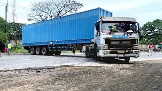 SKeren Kesabaran Driver Truck Trailer Di Uji Saat Putar Balik