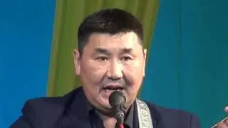 Поет Дмитрий Готовцев