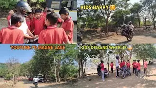 Splendor bike pe wheelie | school kids reaction 🧐 | kids ne YouTube ID mang  li 🤗