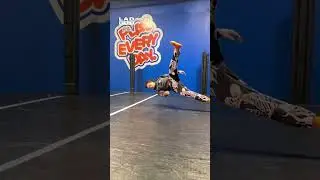 How stunt artists practise headshots 😲😮&zwj;💨 (🎥: TT/ beavjuice)