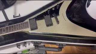 BC Rich Matt Tuck Signature V (Silver Sparkle)