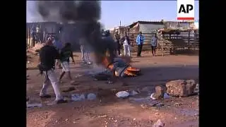 Camp protesters burn tyres, police crackdown, reax
