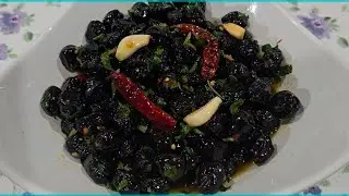 Garlic & herb infused olives. Stay fresh for 3 months.  زيتون بالاعشاب  روعة