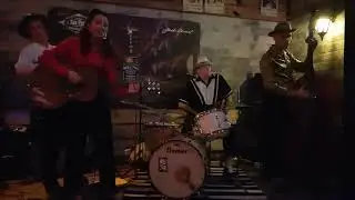 EMMA MATTUCCI - A Teenager In Love - live at the Far-West Bar 2021